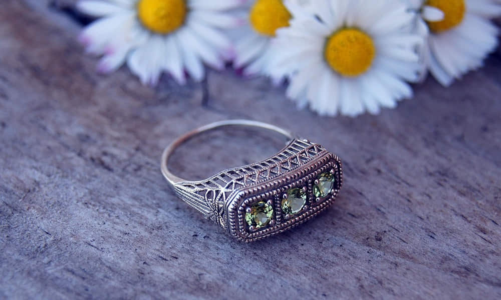 Sklep z biżuterią vintage – sprawdź co możesz tam odkryć!